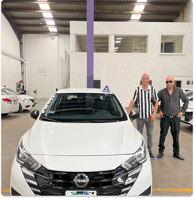 Vista frontal del automóvil
